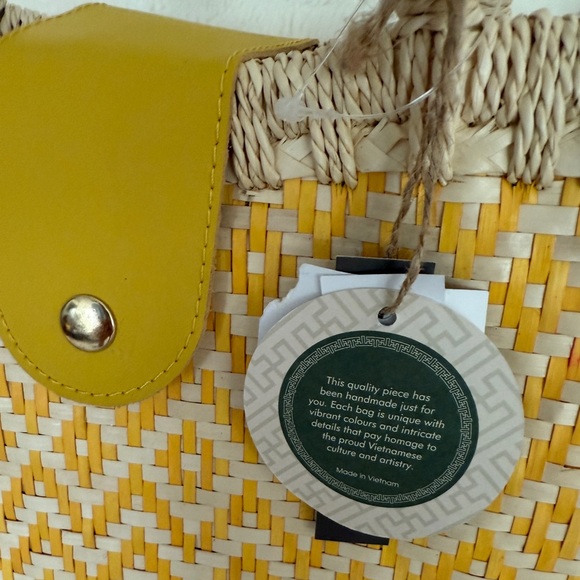 Straw Purse Made in India. Woven. Tan/Yellow. NWT
Cloth interior. Leather strap - Picture 8 of 9